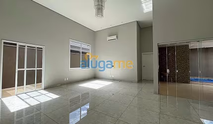 Casa no condomínio Gaivota II, com 4 suítes, varanda gourmet e piscina.