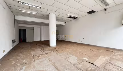 Salão comercial no centro com mezanino, cozinha, fachada de vidro e 226 m².
