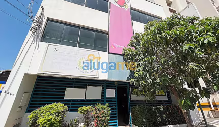 Prédio comercial no centro, com 15 salas e 5 banheiros, pronto para escola ou curso.