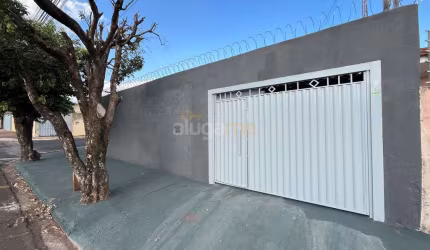Casa no bairro Parque Jaguaré, com 03 dormitórios, 02 banheiros e até 05 vagas.