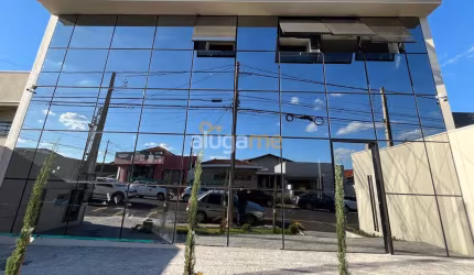 Prédio comercial no bairro Boa Vista, com um total de 10 salas, 05 banheiros e acessibilidade completa, com elevador.