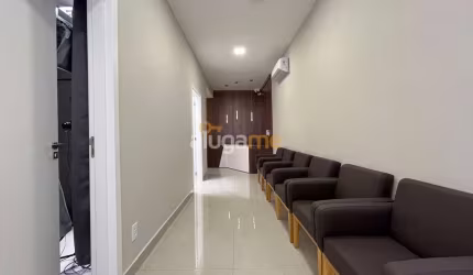 Prédio comercial na Vila Imperial, com estrutura pronta para clínica médica ou odontológica, com 04 salas e 03 banheiros.