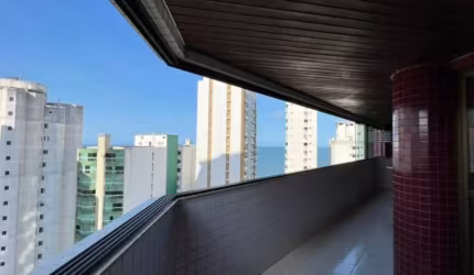 Luxuoso apartamento quadra mar com vista mar .