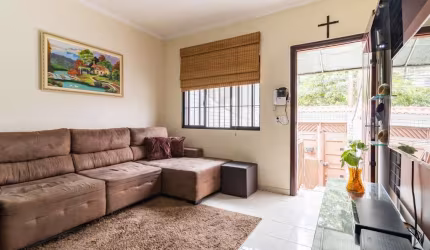 Aconchegante casa tipo para venda com 2 quartos, sendo 2 suítes, 104m²