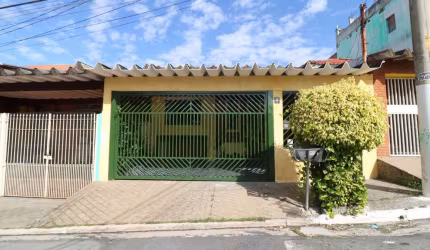 Elegante casa tipo para venda com 4 quartos, sendo 1 suíte, 188m²