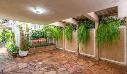 Agradável sobrado para venda com 4 quartos, sendo 1 suíte, 250m²