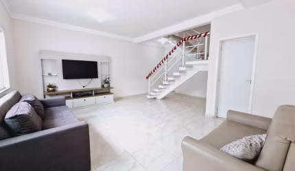 Atraente sobrado para venda com 3 quartos, sendo 2 suítes, 180m²