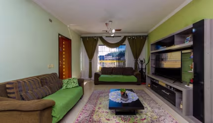 Atraente sobrado para venda com 3 quartos, sendo 1 suíte, 180m²