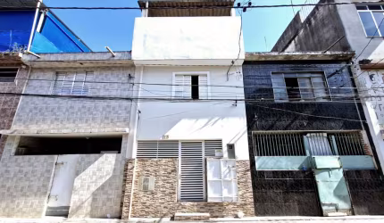 Funcional casa tipo para venda com 2 quartos, sendo 1 suíte, 92m²