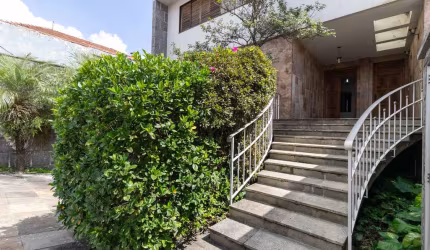 Funcional casa tipo para venda com 3 quartos, sendo 3 suítes, 382m²