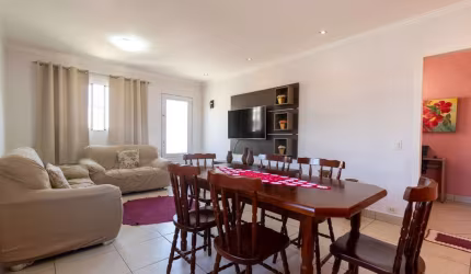 Versátil sobrado para venda com 4 quartos, sendo 1 suíte, 400m²