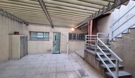 Excelente sobrado para venda com 3 quartos, sendo 1 suíte, 250m²