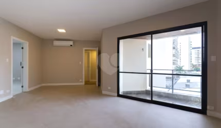 Apartamento a Venda em Moema, com 3 dormitórios e 2 vagas de garagem