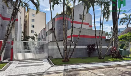 Apartamento triplex quadra mar para locação de temporada em Caiobá.