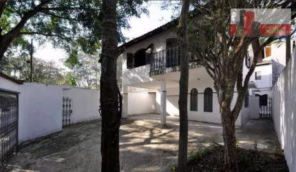 Sobrado à venda com 5 quartos e 6 vagas em Cidade São Francisco-SP