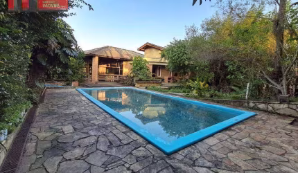 Sobrado no Condomínio Granja Viana II, 1.090m² de Terreno, 440m² de AC, 4 quartos