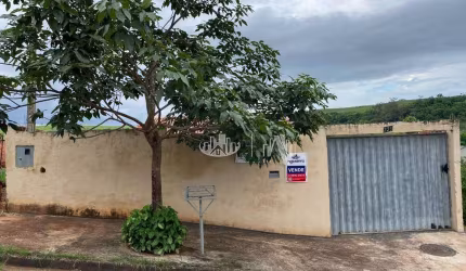 Casa com 2 quartos à venda, 80 m² por R$ 180.000 - Jardim Nova Esperança - Londrina/PR