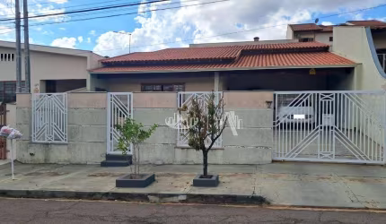 Casa com 3 quartos à venda, 205 m² por R$ 785.000 - Santa Mônica - Zona Norte de Londrina/PR