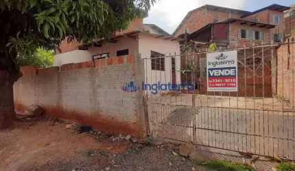Casa inacabada em Ibiporã com 02 quartos, amplo terreno para construir !!