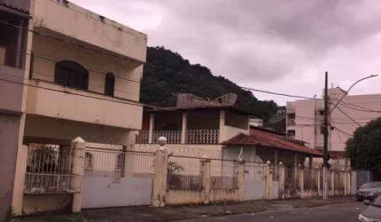Casa Comercial em Olaria  -  Vila Velha