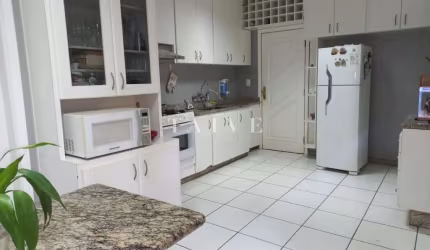 Apartamento à venda no Ed. Caravelas, 149m² com 5 quartos (sendo 1 suíte) 1 vaga de garagem, Centro