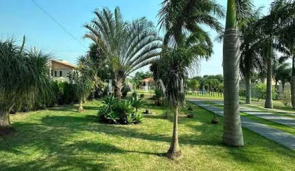 Casa 360m²à venda/ 03 quartos ( sendo 2 demi-duites e 1 suíte)/3 vagas- Cond. Golf Ville- Recanto S