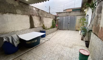 Casa simples próximo a muitos comércios