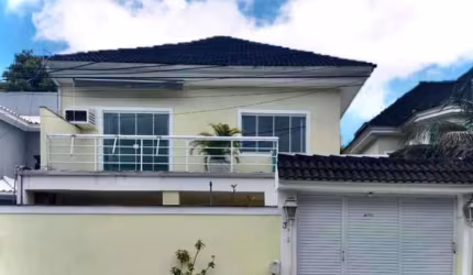 Casa em condomínio fechado com 4 quartos à venda na Rua João Marques Cadengo, Vargem Pequena, Rio de Janeiro, 240 m2 por R$ 890.000