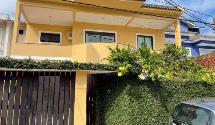 Casa em condomínio fechado com 5 quartos à venda na Estrada dos Bandeirantes, Vargem Pequena, Rio de Janeiro, 260 m2 por R$ 750.000