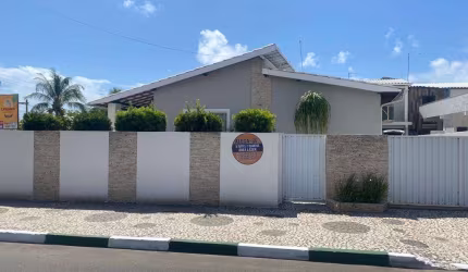 Casa para Venda em Camaçari, Guarajuba, 5 dormitórios, 2 suítes, 3 banheiros, 2 vagas