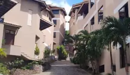 Condomínio Velhos Amigos - Patamares, 345m², 4 Quartos, 2 Vagas