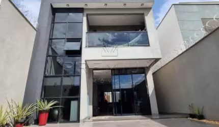 Casa com 3 quartos à venda no Novo Mundo, Uberlândia  por R$ 850.000