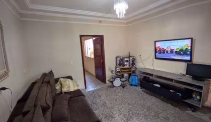 Casa com 3 quartos à venda no Jardim Patrícia, Uberlândia  por R$ 580.000