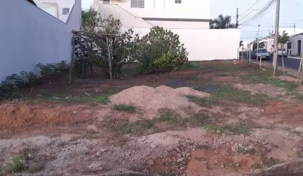 Terreno à venda em Granada, Uberlândia  por R$ 350.000