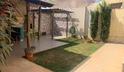 Casa com 3 quartos à venda no Nova Uberlândia, Uberlândia  por R$ 500.000