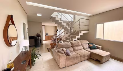 Casa com 3 quartos à venda no Alto Umuarama, Uberlândia  por R$ 1.250.000