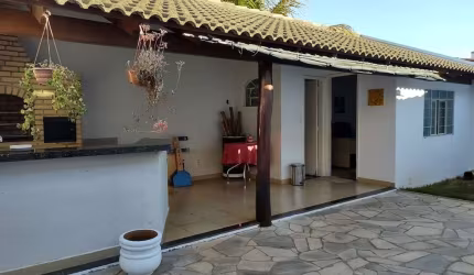 Casa com 3 quartos à venda no Jardim Patrícia, Uberlândia  por R$ 490.000