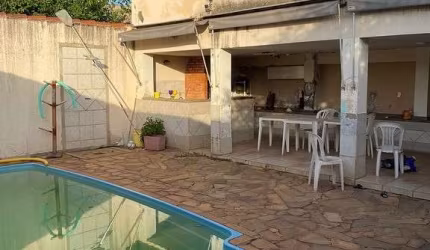Casa com 3 quartos à venda no Osvaldo Rezende, Uberlândia  por R$ 450.000