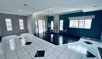 Casa com 3 quartos à venda no Jardim Europa, Uberlândia  por R$ 620.000