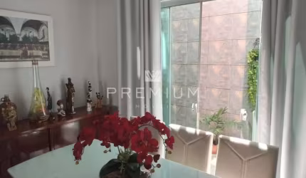 Casa com 4 quartos à venda no Jardim Patrícia, Uberlândia  por R$ 630.000