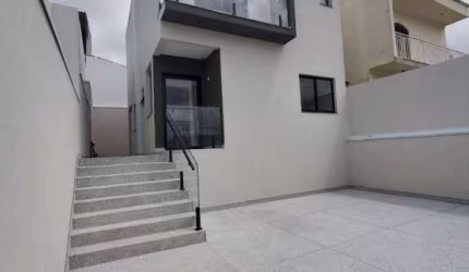 Sobrado com 3 dormitórios à venda, 112 m² por R$ 830.000,00 - Center Ville - Arujá/SP