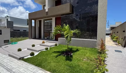 OPORTUNIDADE!!! LINDA CASA COM CONDOMINIO FECHADO