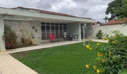 Casa à Venda com 4 Dormitórios, 270m² - R$2.800.000 - Jd. Esplanada