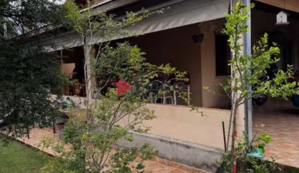 Casa á Venda com 3 Dormitórios, 250m² - R$980.000 - Bosque dos Eucaliptos