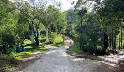 Excelente fazenda de PORTEIRA FECHADA / 02 casas MOBILIADAS / Monteiro Lobato / COM ESCRITURA / 680.000 m² ( 28 hectares) / Unidade de produção de leite / Monteiro Lobato.