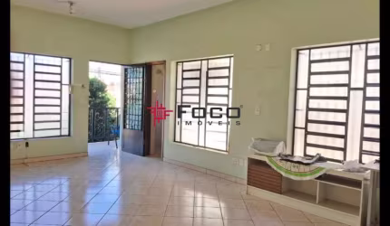 Casa Comercial ou residencial/ 05 salas ou Dormitórios