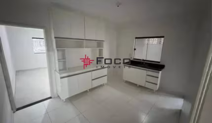 Casa térrea/ Jardim Morumbi/ 03 Dormitórios sendo 01 suíte/São José dos Campos