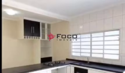 Casa sobrado/ Bosque dos Ipês/ 04 Dormitórios sendo 01 suíte/São José dos Campos