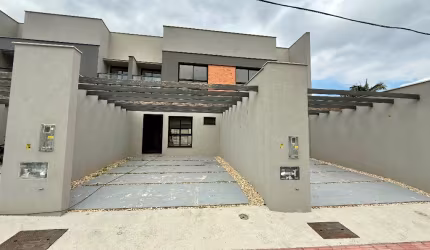 Sobrado com Arquitetura Moderna à Venda no Anita Garibaldi – Joinville