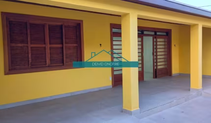 Casa térrea com edícula disponível para locação definitiva no Centro de Caraguatatuba
